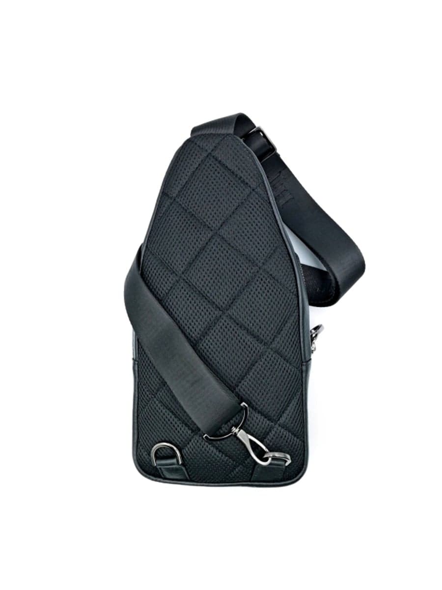Чоловіча шкіряна сумка-слінг H.T. Leather з дихаючою спинкою 7936-68