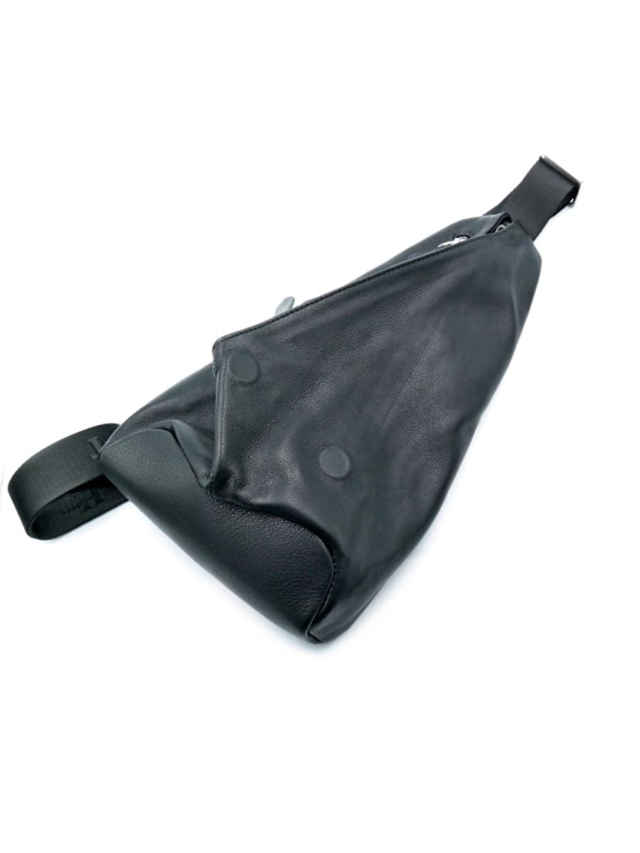 Чоловіча велика шкіряна сумка-слінг H.T. Leather з металевим логотипом 7936-24